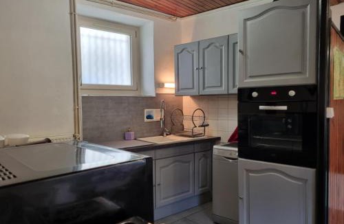 Chalmazel-Jeansagniere House | Maison de village en pierres à Chalmazel, idéale pour la nature - FR-1-496-381
