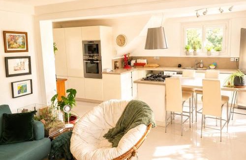 Sainte-Genevieve-des-Bois House | Maison 8p avec jardin, 2 salons & parking