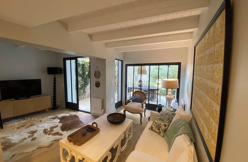 La Couarde-sur-Mer House | Maison Rose, La Couarde s/mer, rénovée, en plein coeur de l île de ré,