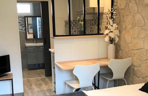 Ambilly Apartment | MajorBnB /Deco studio near Geneva with parking D1