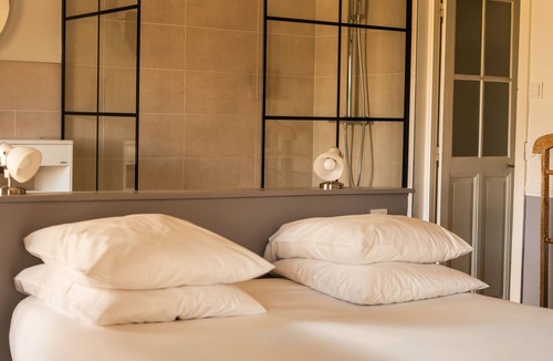 Chateauneuf-du-Rhone Hotel | Manoir le Roure