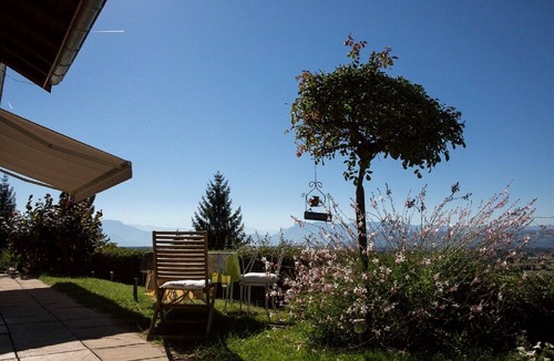 Le Grand-Lemps House | Master bedroom, swimming pool, panoramic view of the Alps