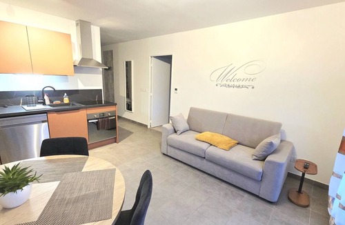 Saint-Priest Apartment | Maya's Apartment - 4 people