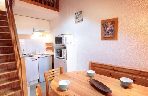 Les Carroz-d'Araches Apartment | Mezzanine studio for 5, at the foot of shops, 450m from slopes