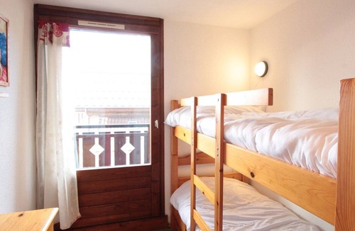Les Carroz-d'Araches Apartment | Mezzanine studio for 5, at the foot of shops, 450m from slopes