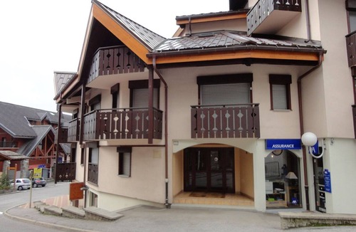 Les Carroz-d'Araches Apartment | Mezzanine studio for 5, at the foot of shops, 450m from slopes