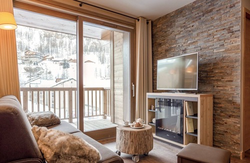 Tignes Apartment | Modern Comfort by the Slopes