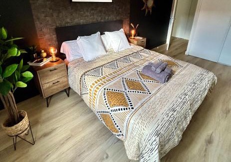 L'Isle-d'Abeau Apartment | Moderne et Cosy T2 - Parking & Clim & Piscine & Balcon - LYON 25 min