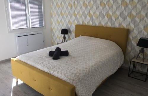 Montalieu-Vercieu Apartment | MONTALIEU SEJOUR Rez de jardin Les jonquilles - 1 à 4 PERS - PROX CNPE BUGEY - VALLEE BLEU - VIA RHONA