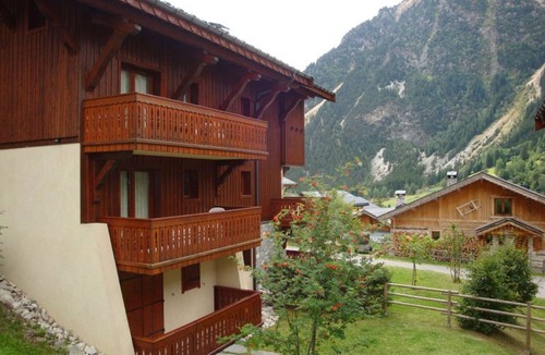 Pralognan-la-Vanoise Apartment | Mountain style apartment, 3 rooms for 4 people