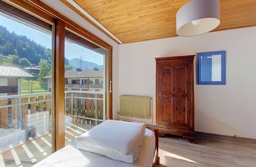 Morzine Apartment | Nantaux Apartment – Sleeps 6 – Morzine – Cosy and Bright – 2 Balconies
