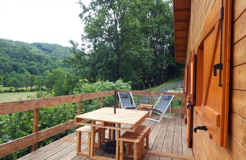 Velzic Cottage | Nature chalet with terrace, pets allowed, Tourism and Handicap certified