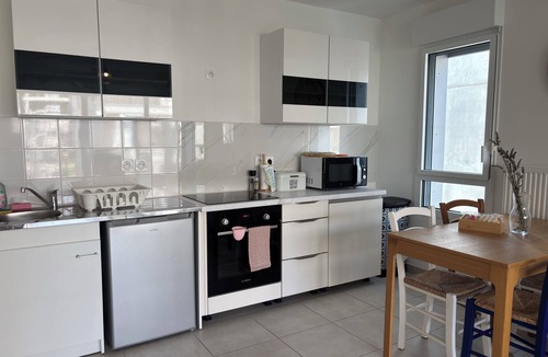 Parilly Apartment | Near the Park: Cozy & new, indoor parking, & right next to the metro station in Lyon