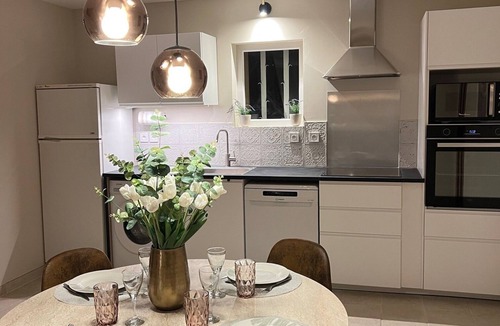 Roussillon Cottage | NEW 2-bedroom gite with air-conditioning, quiet location, swimming pool. Near village+Ochres