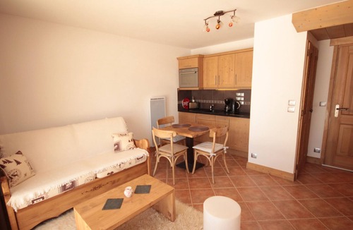 Bisanne 1500 Apartment | New 2-room apartment with parking and pool access