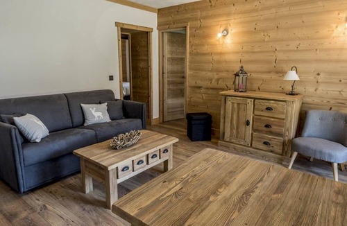 Samoens Apartment | New apartment in the center of the village and 150 meters from the ski bus.