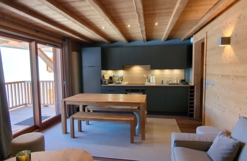 Monetier-les-Bains Apartment | New chalet-style apartment near the village, ideal for families