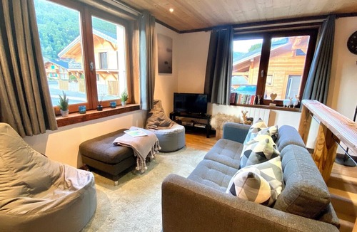 Montriond Apartment | NEW Cosy 3 bedroom, 8 person, Alpine style, central Montriond Ski Bus 200 metres