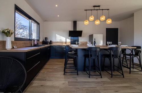 Loucrup House | New house facing the Pyrenees