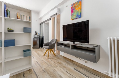 Paluds de Noves Apartment | New Studio at the Gateway to the Alpilles with Pool and Large Garden