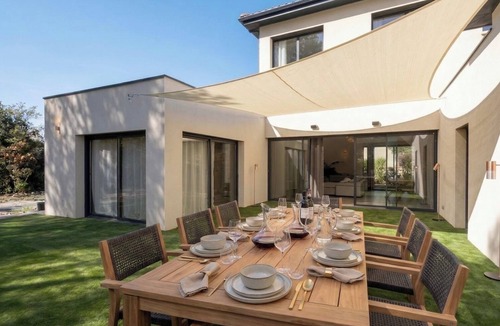 Saint-Drezery House | New villa—210 m² nestled between vineyards and the sea