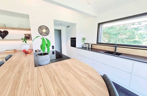 Menthon-Saint-Bernard House | New villa with air conditioning, a pool, and views of the lake, the castle, the mountains, and shops within walking distance