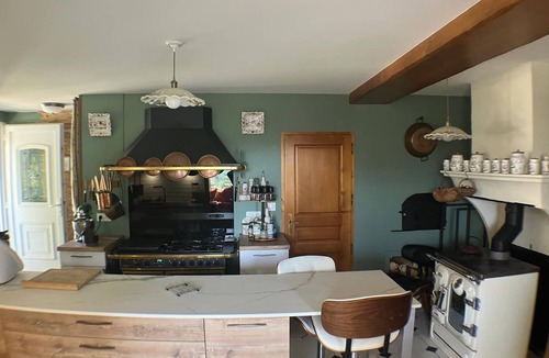 Chatillon House | On the edge of the Jura Lakes, a spacious home with a spa and a pétanque court