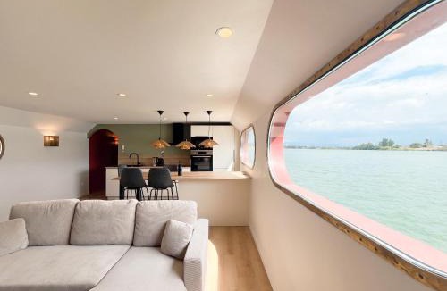 Tain-l'Hermitage Apartment | Péniche Hisseo Tain-l'Hermitage Vue Rhône, Clim, Terrasse