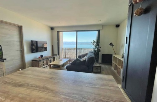 Thonon-les-Bains Apartment | Panoramic Lake Geneva views, 9th floor, 2 renovated bedrooms, spa a stroll away