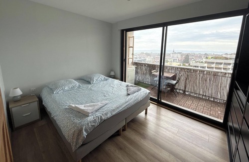 Thonon-les-Bains Apartment | Panoramic Lake Geneva views, 9th floor, 2 renovated bedrooms, spa a stroll away