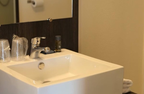 Chevilly-Larue Hotel | Paris Area Studio Near Villejuif Metro, Shops and Local Restaurants