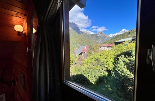 Sixt-Fer-a-Cheval Ski Chalet | Peaceful chalet with fireplace, pets allowed near slopes