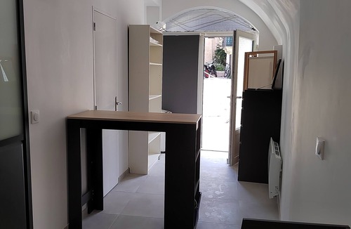 Saint-Jean-de-Vedas Apartment | Pleasant studio in the heart of town. Close to the A9 and tramway!