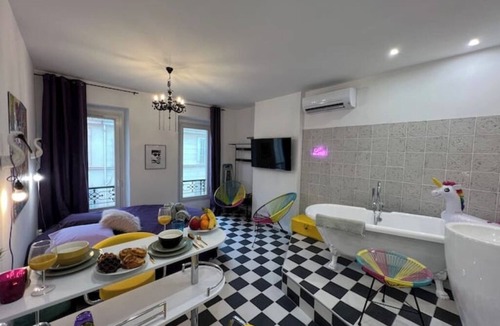 Le Camas Apartment | Pop Art