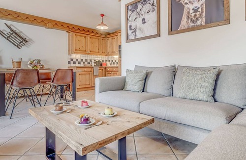 Champagny-en-Vanoise Apartment | Premium 3-room Apartment, WiFi, 6 people in Champagny en Vanoise