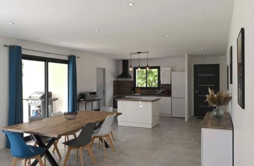 Montreal House | Pretty gîte in a medieval village