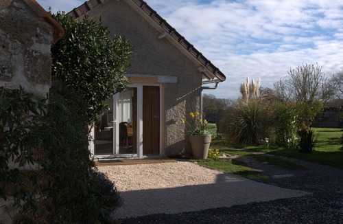Les Essarts-le-Roi Cottage | Private spa gîte with balneotherapy and sauna officially rated 5 stars.