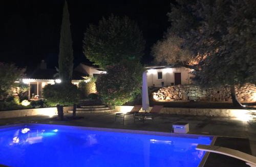 Beaurecueil Villa | Propriété : 300 M² + (25 M² d'annexe/Pool House) sur 5 ha boisé à 10' d'Aix en Provence