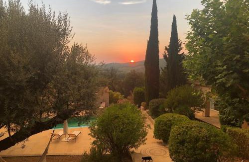 Beaurecueil Villa | Propriété : 300 M² + (25 M² d'annexe/Pool House) sur 5 ha boisé à 10' d'Aix en Provence