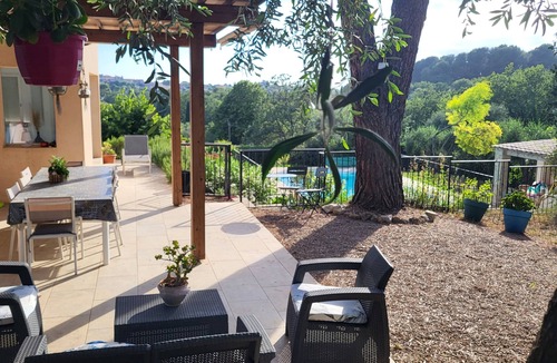 Chateauneuf-Grasse Villa | Provencal villa 130m2, 3 bedrooms, quiet location. large swimming pool.