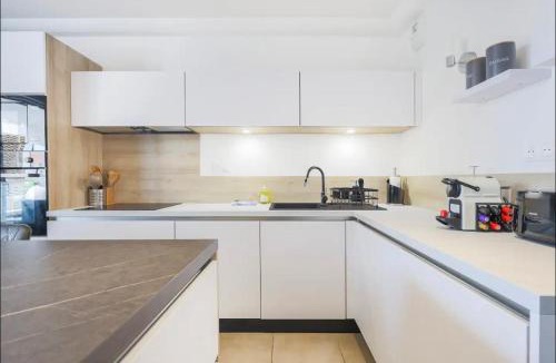 Riquier Apartment | Q&R Renting - Suites Design Modernes et Luxueuses- Confort Parking AC Mer