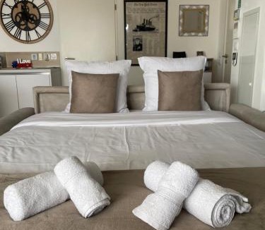 Riquier Apartment | Q&R Renting - Suites Design Modernes et Luxueuses- Confort Parking AC Mer