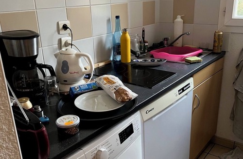 Prayssac Apartment | Quiet apartment, Intermarché 500m away. Close to historic sites. Dream vacation