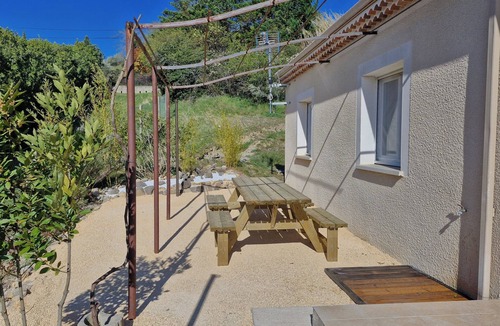 Aubignas House | Quiet country house with private pool
