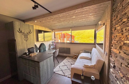 Les Menuires Apartment | Rare in Les Menuires, beautifully renovated 3-room apartment with ski-in ski-out