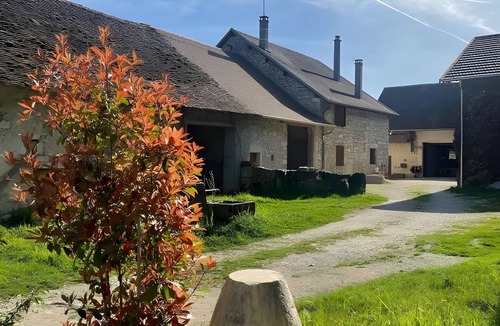 Groslee-Saint-Benoit House | Rendez-vous on the Ground Floor – Serene Retreat in the Heart of Bugey