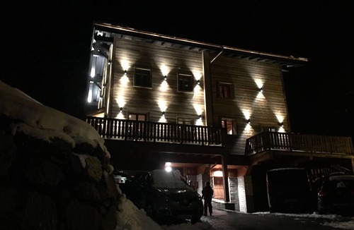 La Perriere Ski Chalet | Renovated 12-person chalet (6 bedrooms - 6 bathrooms) at La Tania Courchevel - domaine 3 vallées