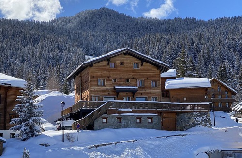 La Perriere Ski Chalet | Renovated 12-person chalet (6 bedrooms - 6 bathrooms) at La Tania Courchevel - domaine 3 vallées