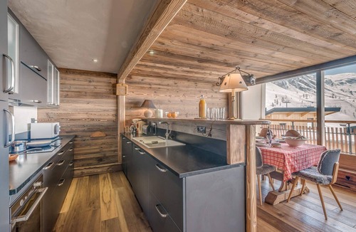 Tignes le Lac Apartment | Renovated 3* apartment - 8 ppl - Chalet style with balcony in Tignes