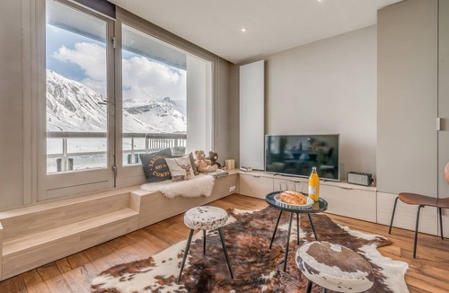 Tignes le Lac Apartment | Renovated 3* apartment with terrace, lake view, sleeps 6, WiFi included